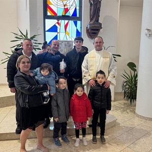 ​U župi Jelkovec proslavljeno krštenje šestog djeteta u obitelji Perić